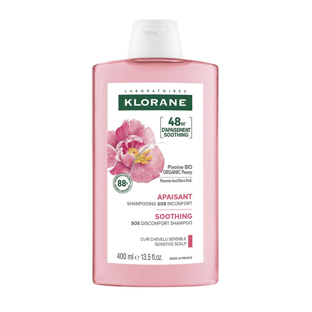Flacon de shampooing rose. Texte avec informations produit. Fleur rose. Texte: Klorane, Apaisant, 48h d'apaisement.