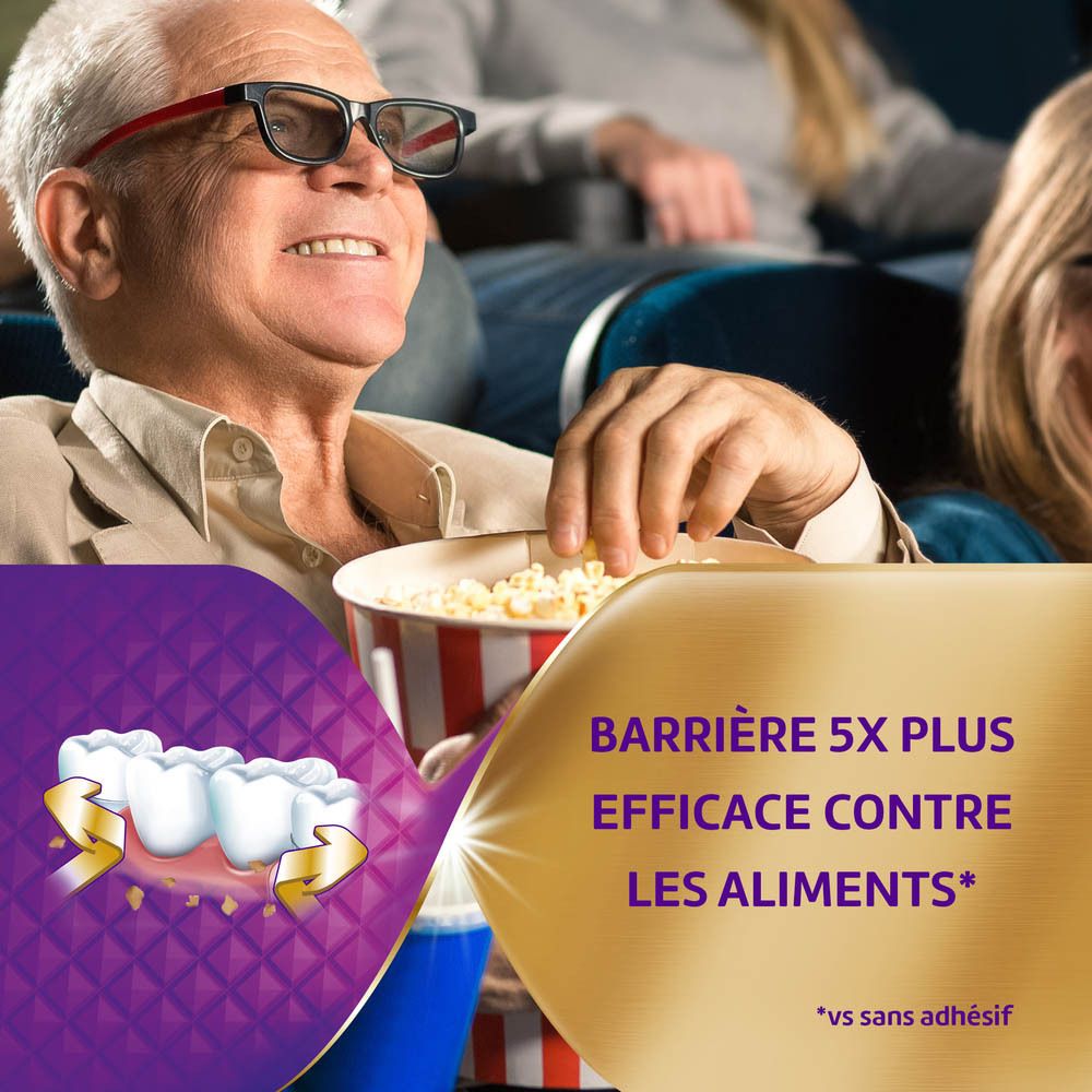 Homme au cinéma avec pop-corn. Publicité Corega. Barrière 5X plus efficace contre les aliments.