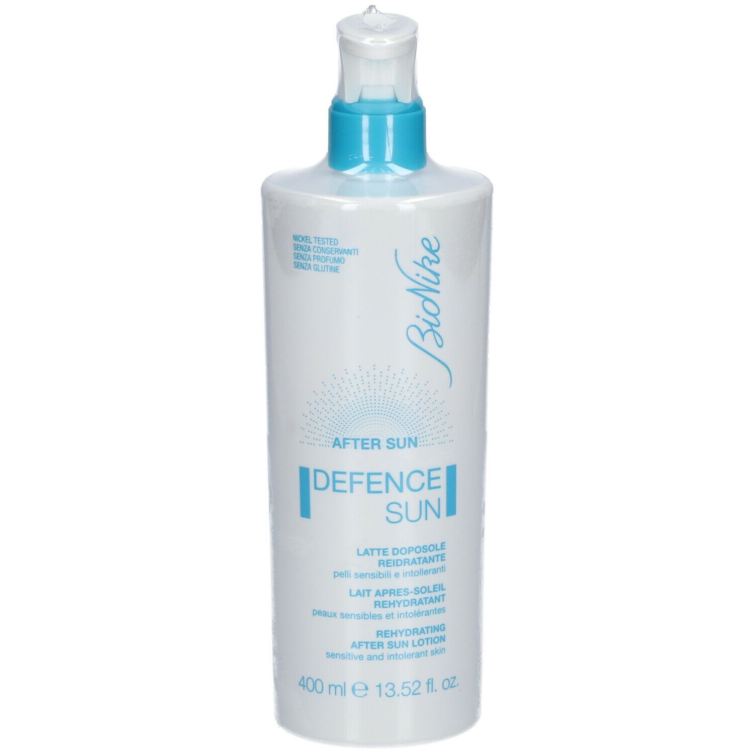 Weiße Flasche mit blauem Pumpkopf. Aufschrift: AFTER SUN, DEFENCE SUN, Rehydrierende After-Sun Lotion. Marke: BioNike.