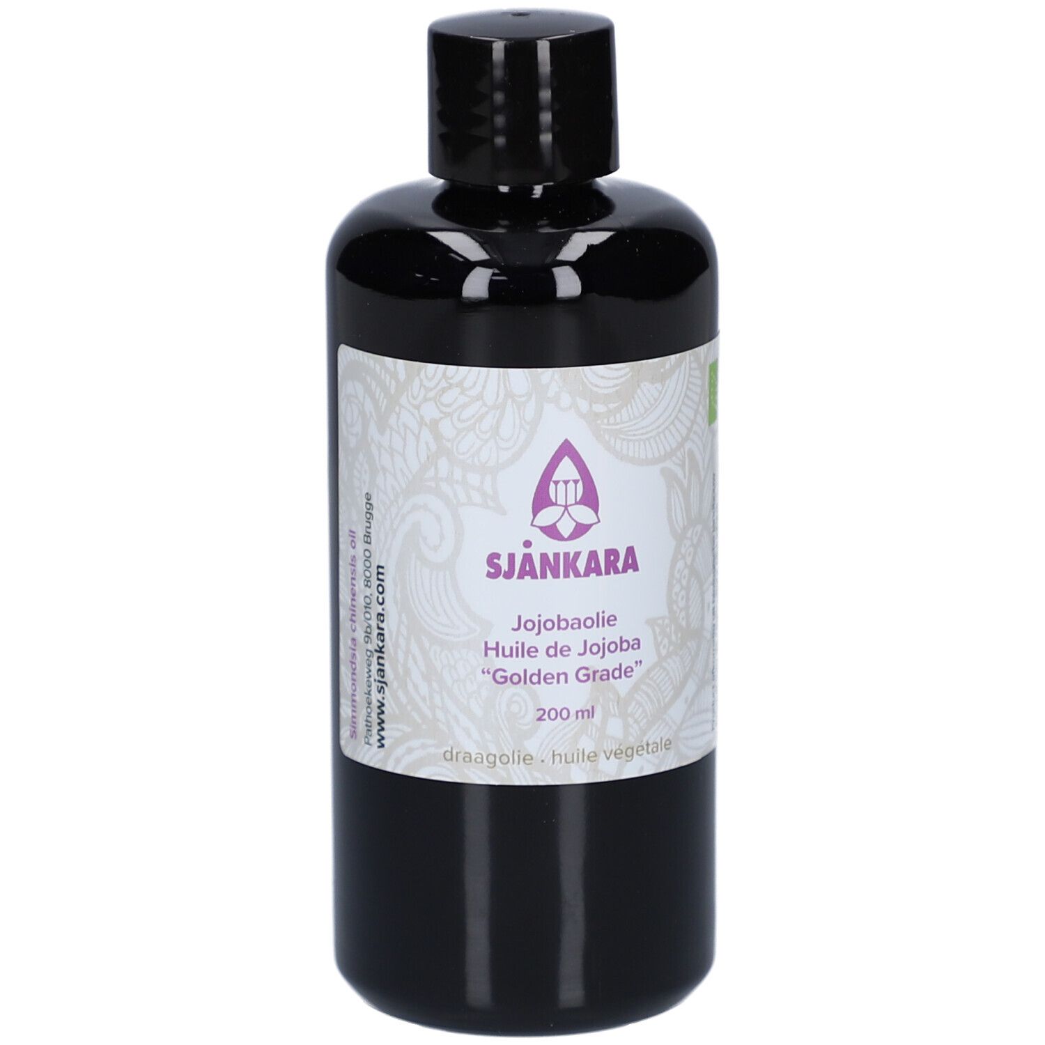 Schwarze Flasche mit schwarzem Deckel. Etikett mit Produktnamen, Marke und Bio-Siegel. Inhalt: Jojobaöl.