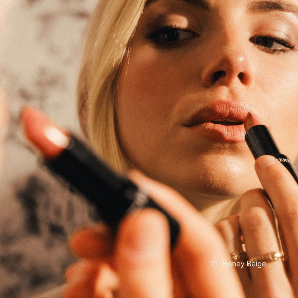 Les Couleurs de Noir Silkysoft Satin Lipstick 01 Honey Beige