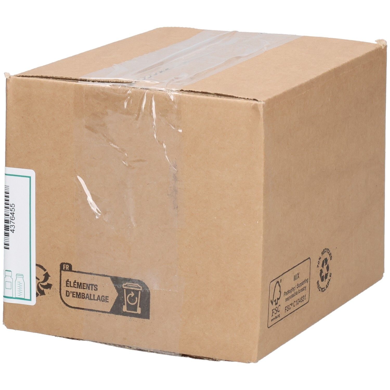 Kartonverpackung mit Recycling-Symbol und Verpackungshinweis. Aufkleber mit Text: Éléments d'emballage.
