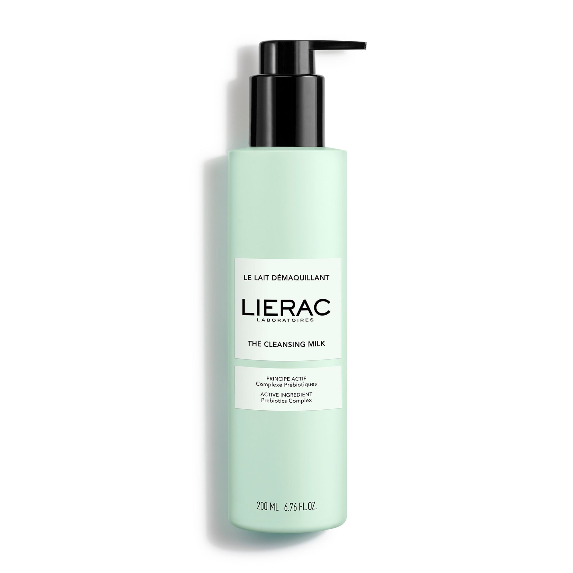 Flacon vert clair avec pompe noire. Inscription : LIERAC, Le Lait démaquillant, The Cleansing Milk. 200 ml.