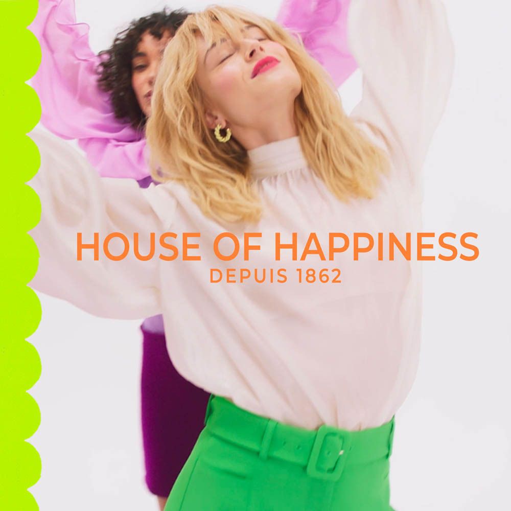Femmes devant un fond vert. Texte: HOUSE OF HAPPINESS, Depuis 1862. Logo Roger & Gallet.