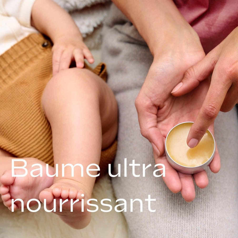 Mains tenant un pot de baume ouvert. Texte: Baume ultra nourrissant. Pieds et jambes de bébé.
