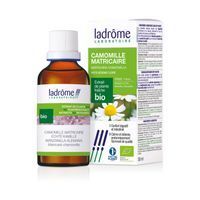 Flacon et emballage du produit. Flacon avec bouchon blanc, emballage avec nom du produit et label bio.