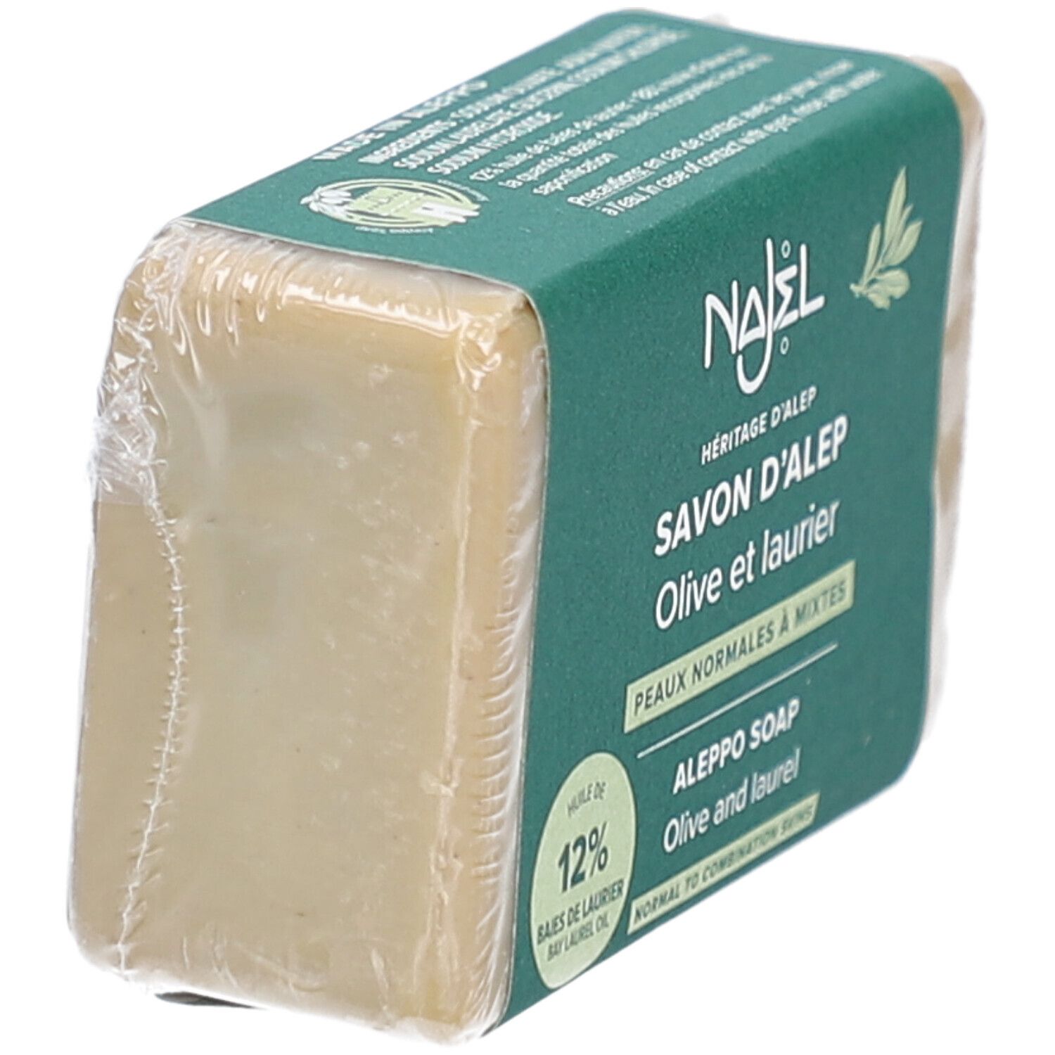 Savon emballé, étiquette verte. Inscription: Najel, Savon d'Alep Olive et Laurier, Peaux normales à mixtes. 12% Baies de Laurier.