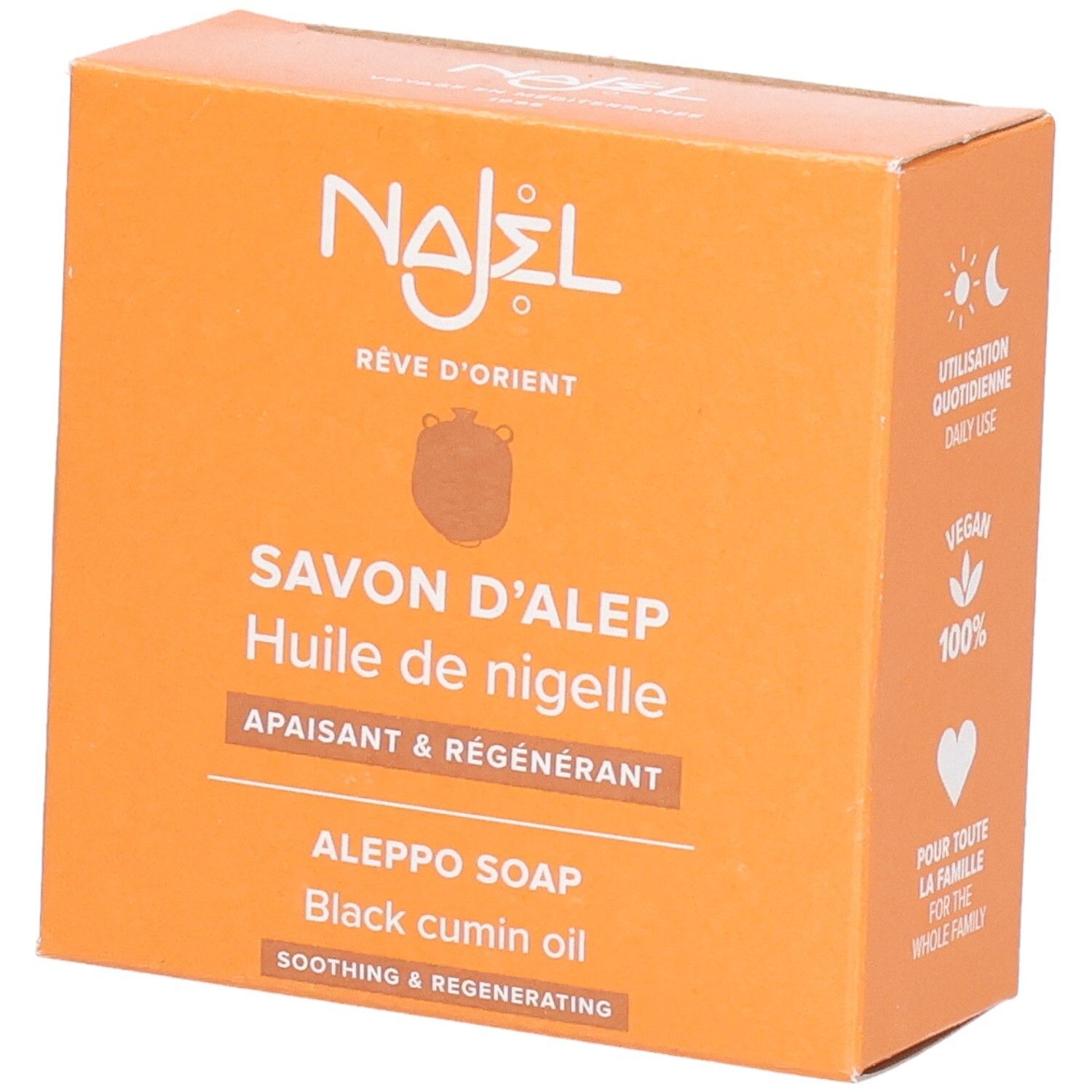 Orangefarbene Schachtel mit Produktnamen und Logo. Text: Savon d'Alep, Huile de nigelle, Aleppo Soap. Vegan, für die ganze Familie.