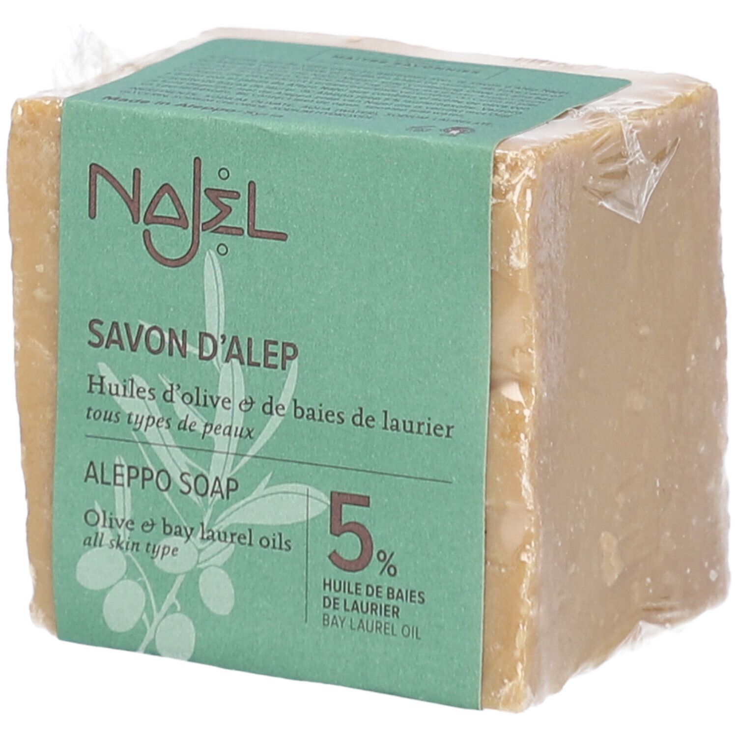 Blockseife in Folie verpackt. Auf der Verpackung steht "NAJEL Savon d'Alep 5%" und "Aleppo Soap".