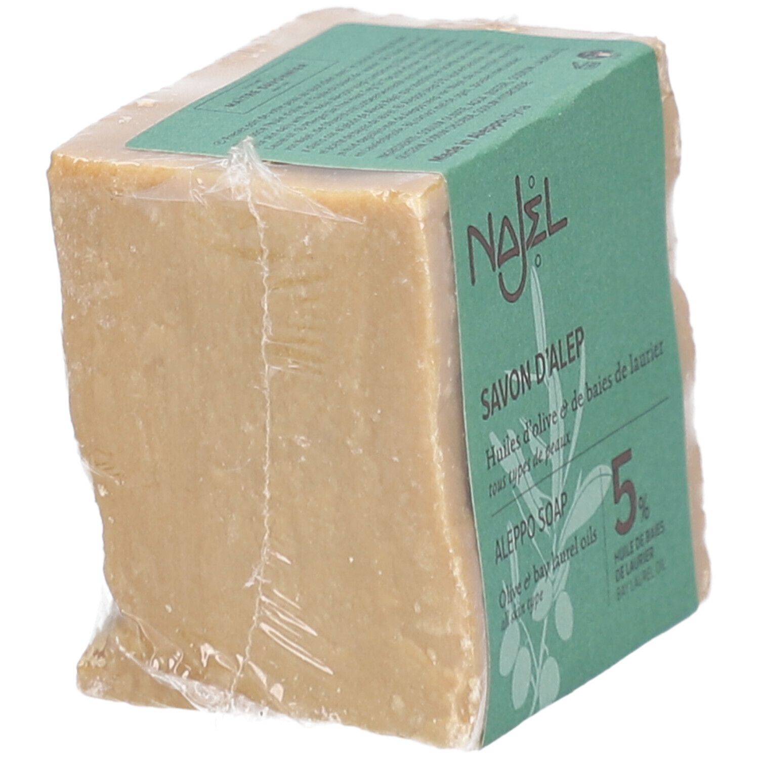 Blockseife in Folie verpackt. Auf der Verpackung steht "NAJEL Savon d'Alep 5%" und "Aleppo Soap".