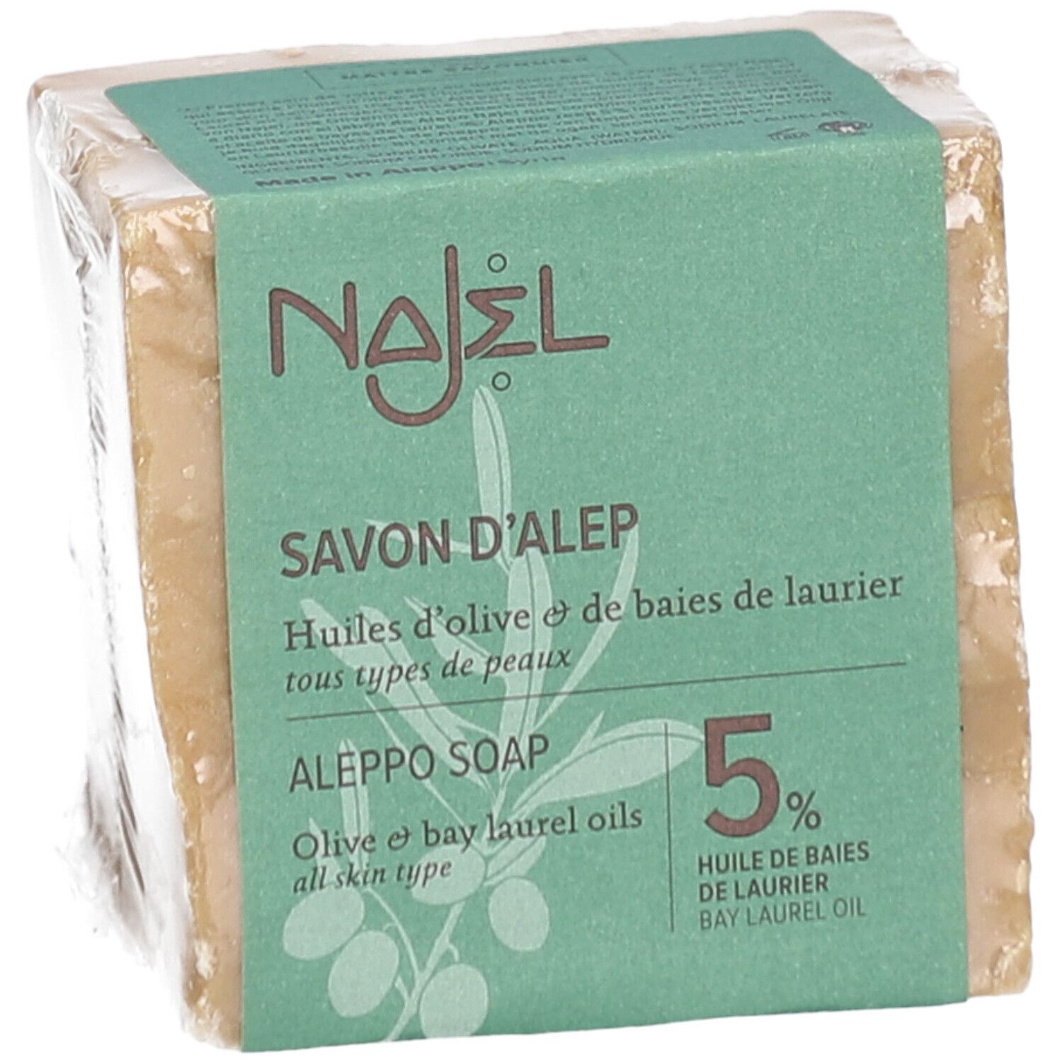 Blockseife in Folie verpackt. Auf der Verpackung steht "NAJEL Savon d'Alep 5%" und "Aleppo Soap".