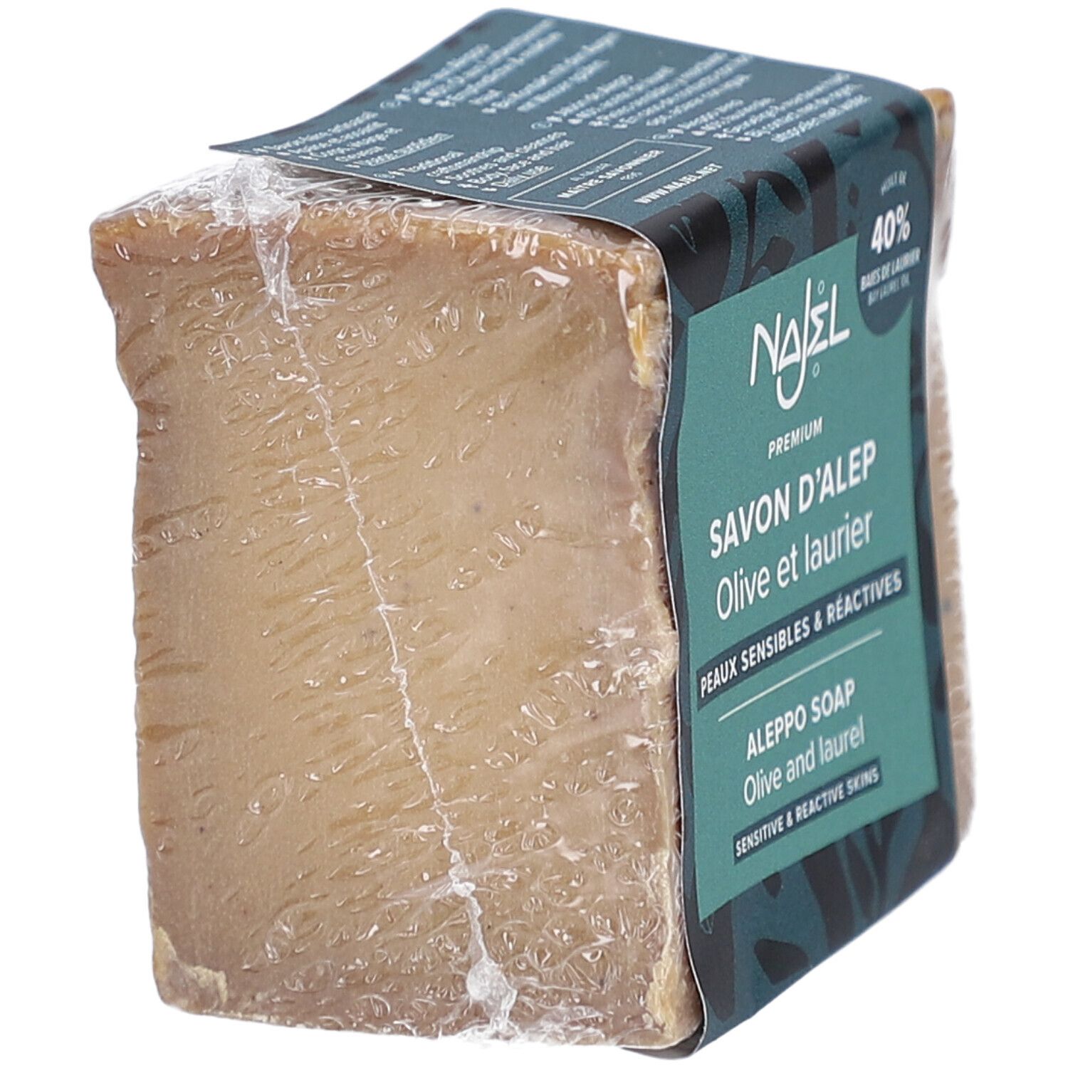 Seifenblock in Folie verpackt. Auf der Verpackung steht "Najel Savon d'Alep Olive et Laurier".