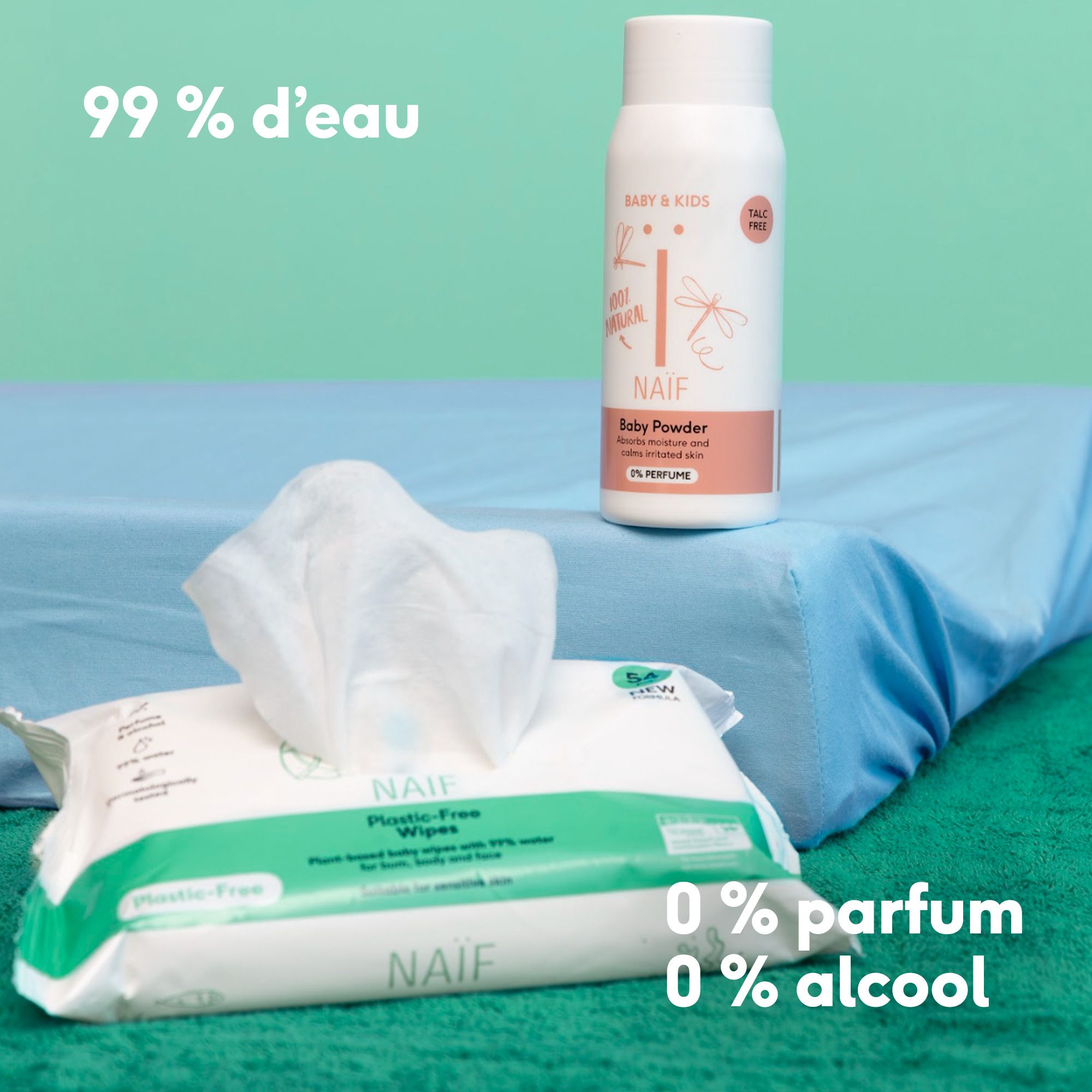 NAÏF® Baby Powder et lingettes. Inscriptions : 99% eau, 0% parfum, 0% alcool.