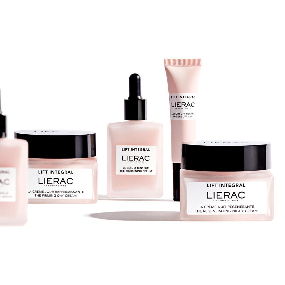 Divers produits LIERAC. Flacons, pots et tubes. Inscription: LIFT INTEGRAL.