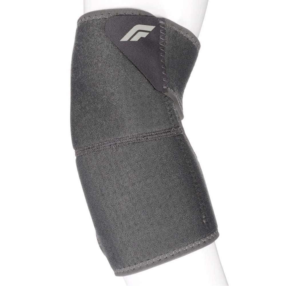 FUTURO™ Ellenbogenbandage, grau. Produktansicht, ohne Verpackung, auf Arm. Flexibles Material, anatomische Form.