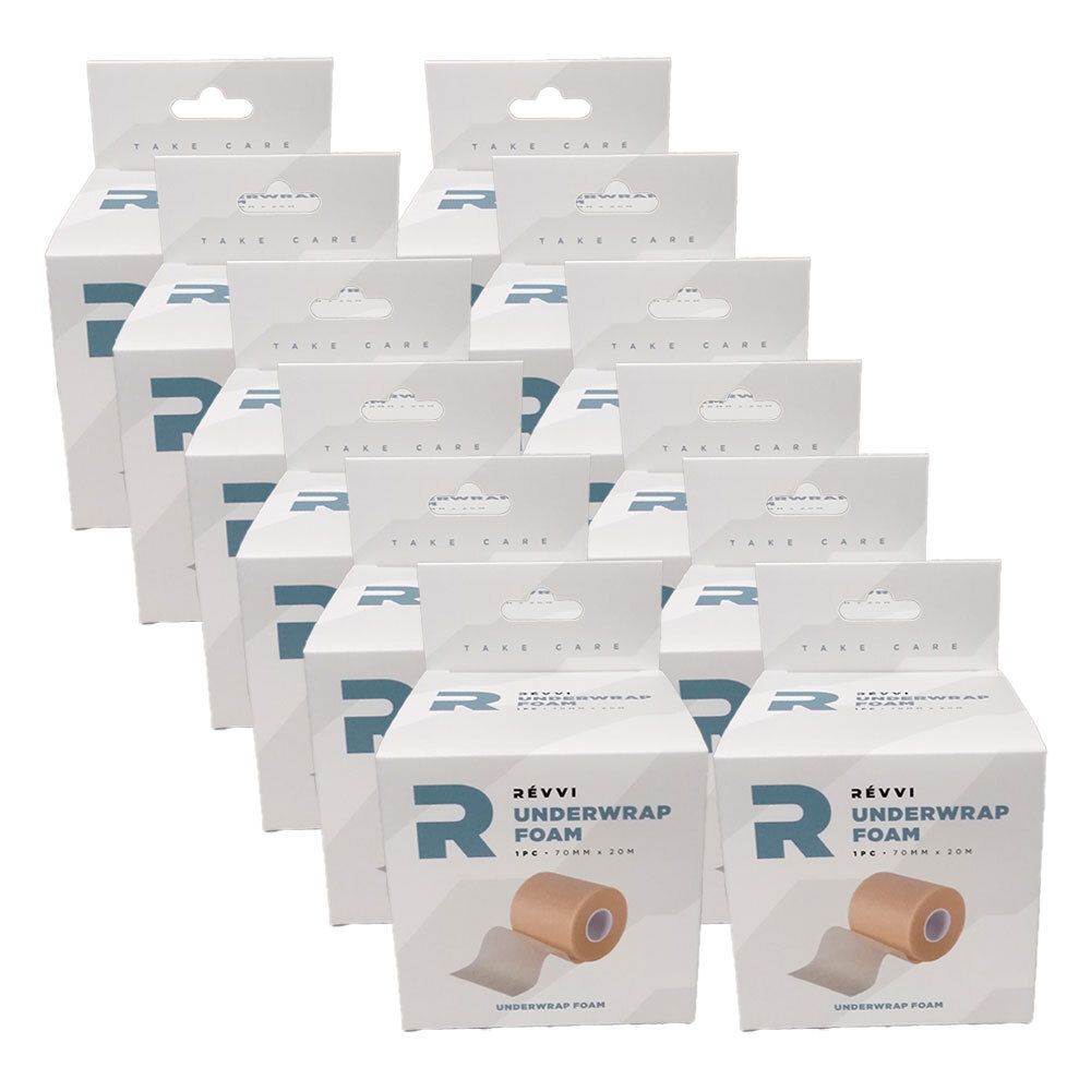 Mehrere weiße Kartons mit Produktabbildung und Schriftzug. Aufdruck: RÉVVI Underwrap Foam. Einzelne Rolle Schaumstoffverband sichtbar.