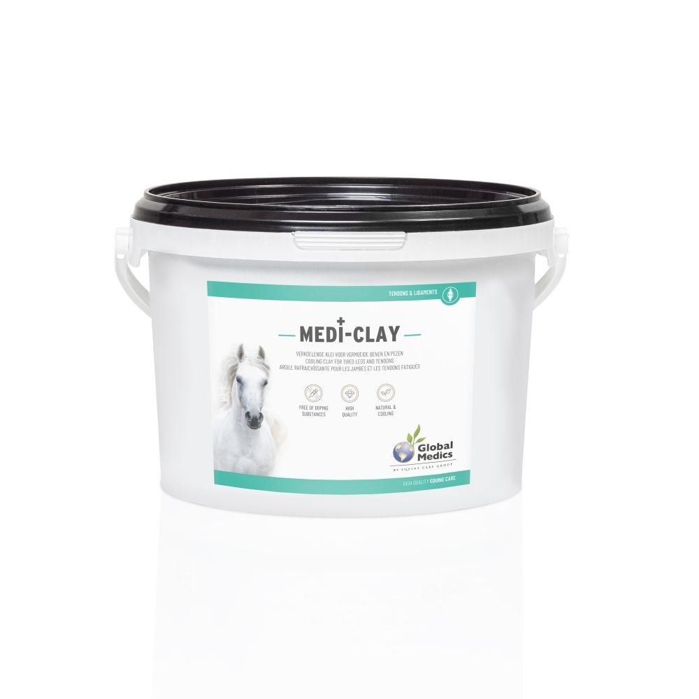 Seau en plastique blanc avec couvercle noir, face avant avec tête de cheval et informations produit.