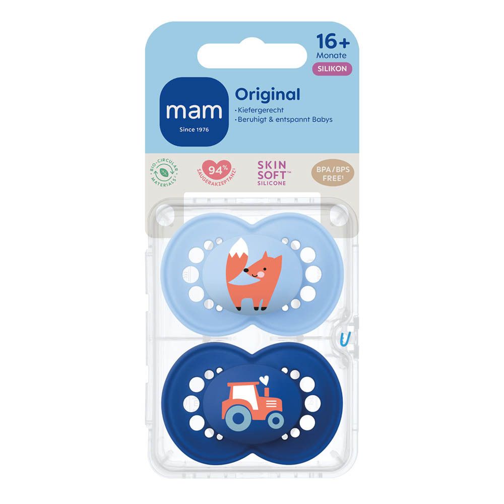 Deux sucettes MAM Original en silicone, 16+ mois, en emballage blister. Une sucette bleue avec motif tracteur, une bleu foncé avec motif renard.