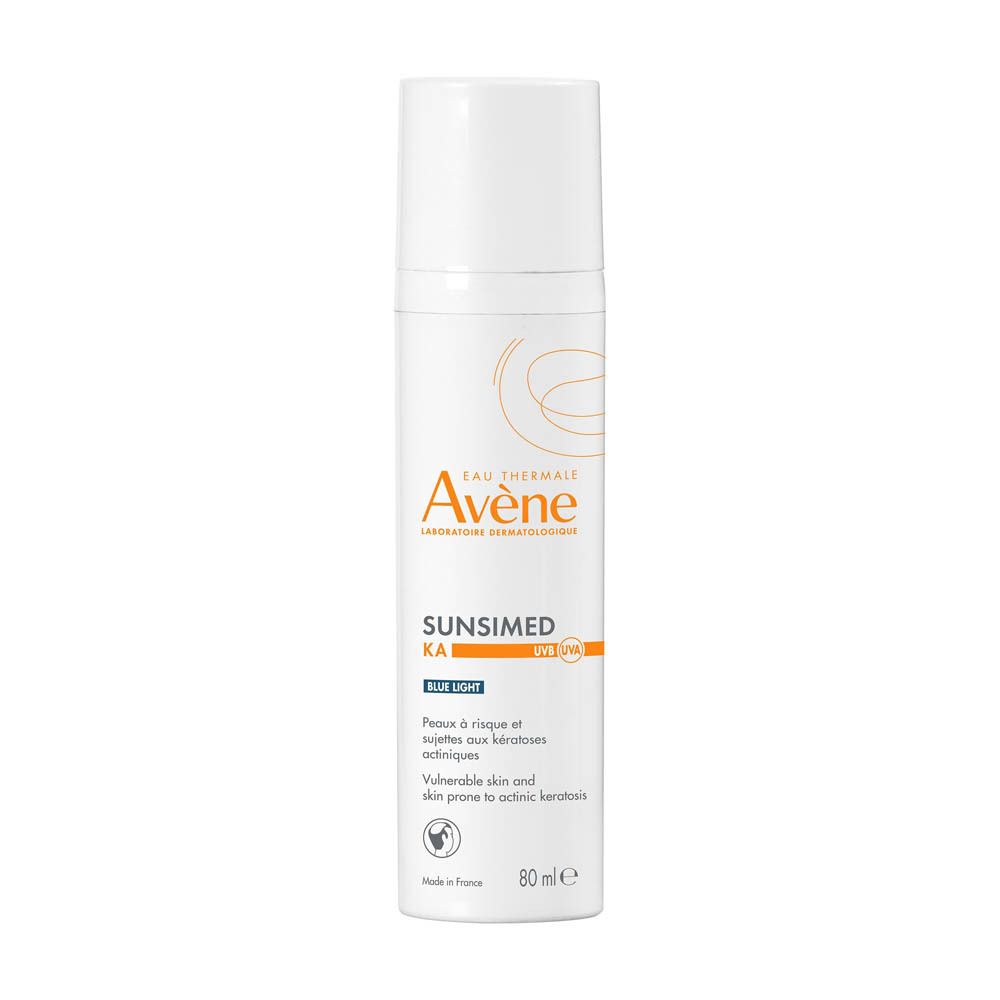 Flacon blanc Avène Solaire Sunsimed KA SPF 50+ Blue Light. Texte et logo. Bouchon en haut.