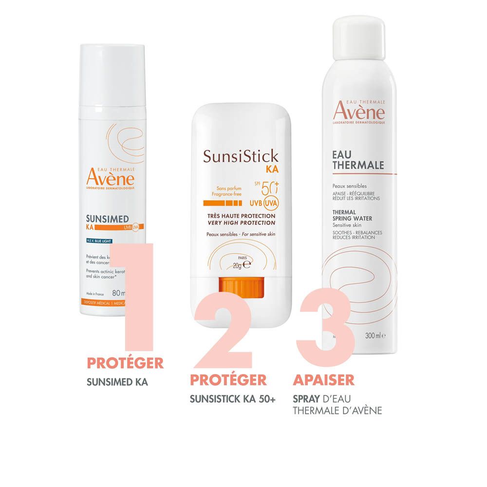 Trois produits : Avène Solaire Sunsimed KA, SunsiStick KA 50+ et Eau Thermale.
