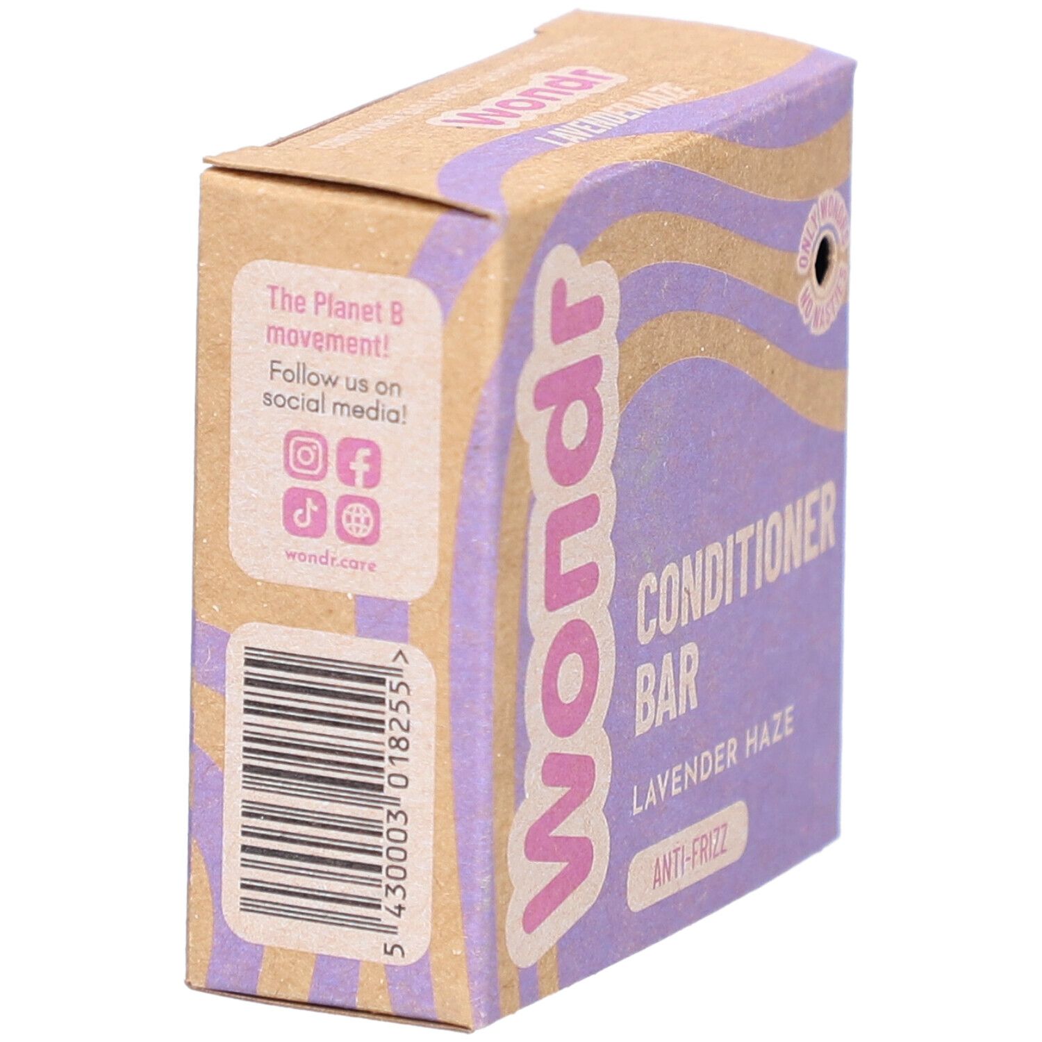 Vue latérale de l'emballage en carton. Inscriptions: Wondr, Conditioner Bar, Lavender Haze, Anti-Frizz. Code-barres et icônes réseaux sociaux.