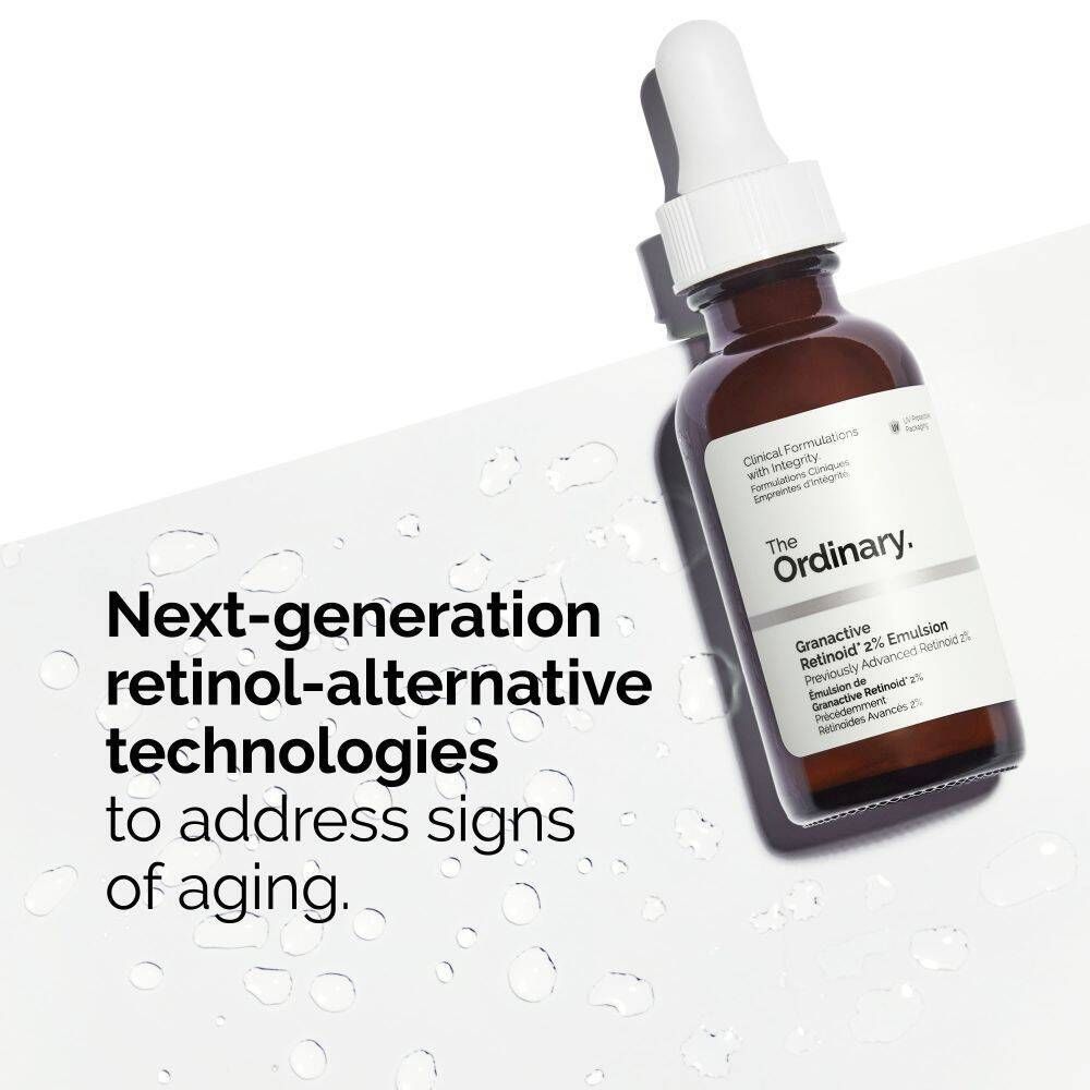 Flacon brun avec pipette. Inscription : The Ordinary Granactive Retinoid 2% Emulsion. Texte : technologies alternatives au rétinol de nouvelle génération.