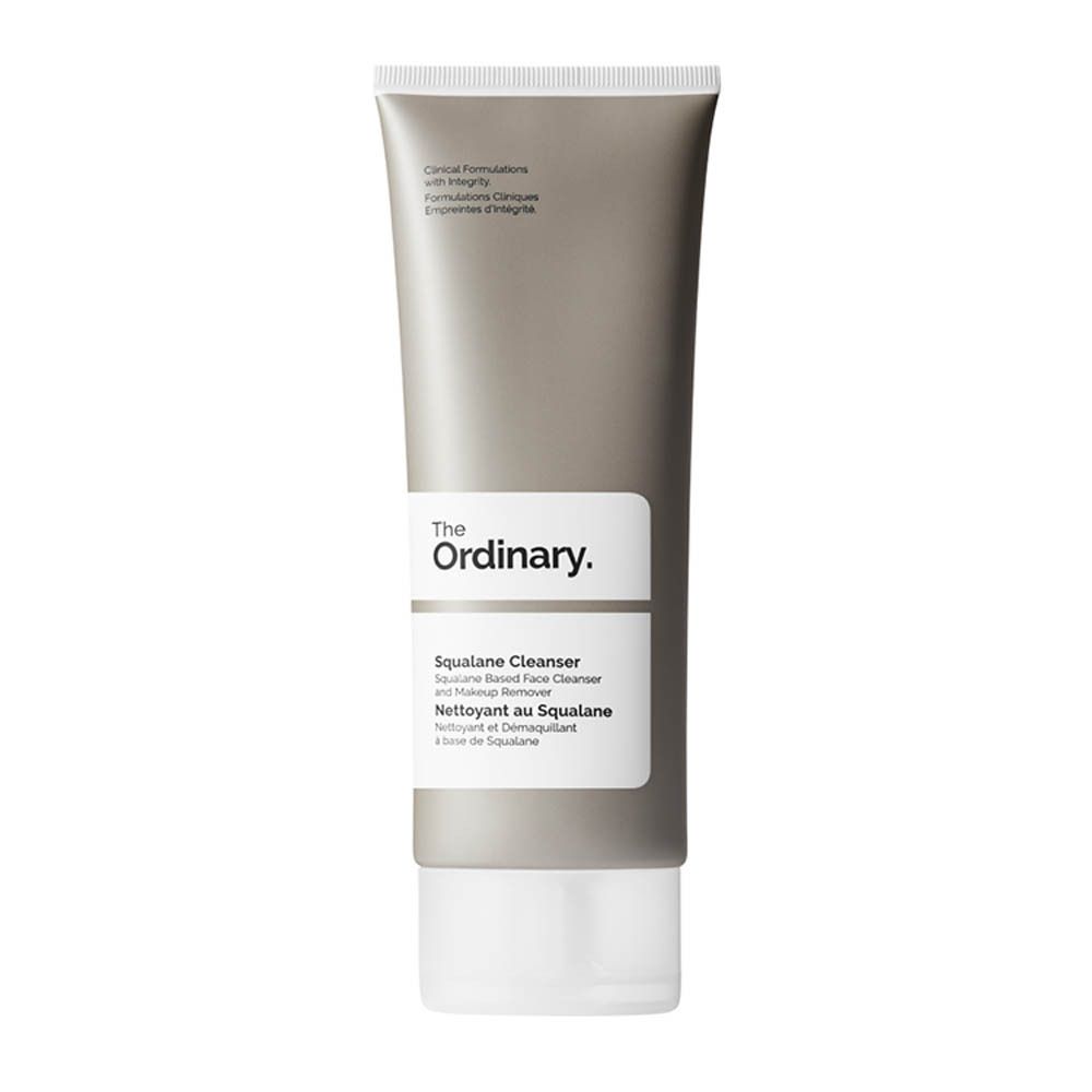 Tube de produit. Texte : The Ordinary, Nettoyant au Squalane.