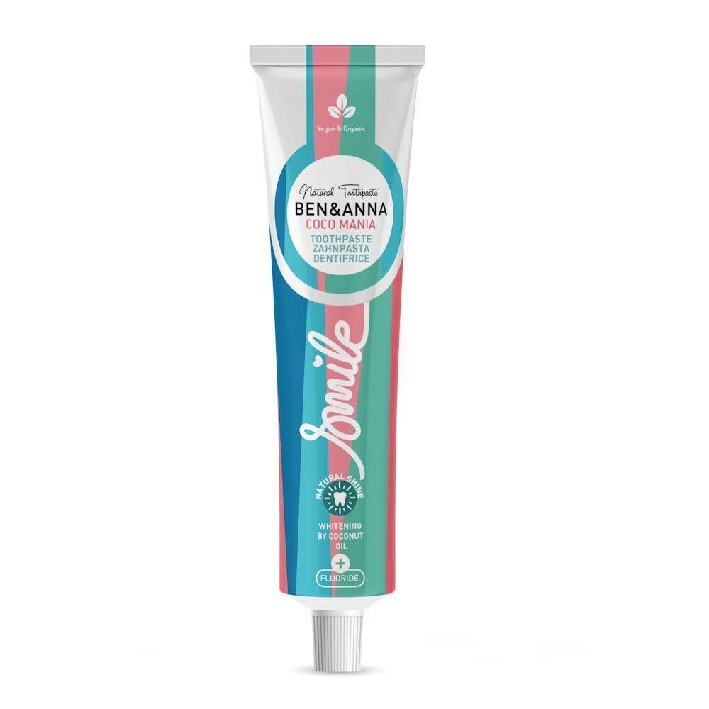 Tube de dentifrice à rayures bleues et roses. Inscription : Ben & Anna Coco Mania, Smile. Vegan, fluoré.