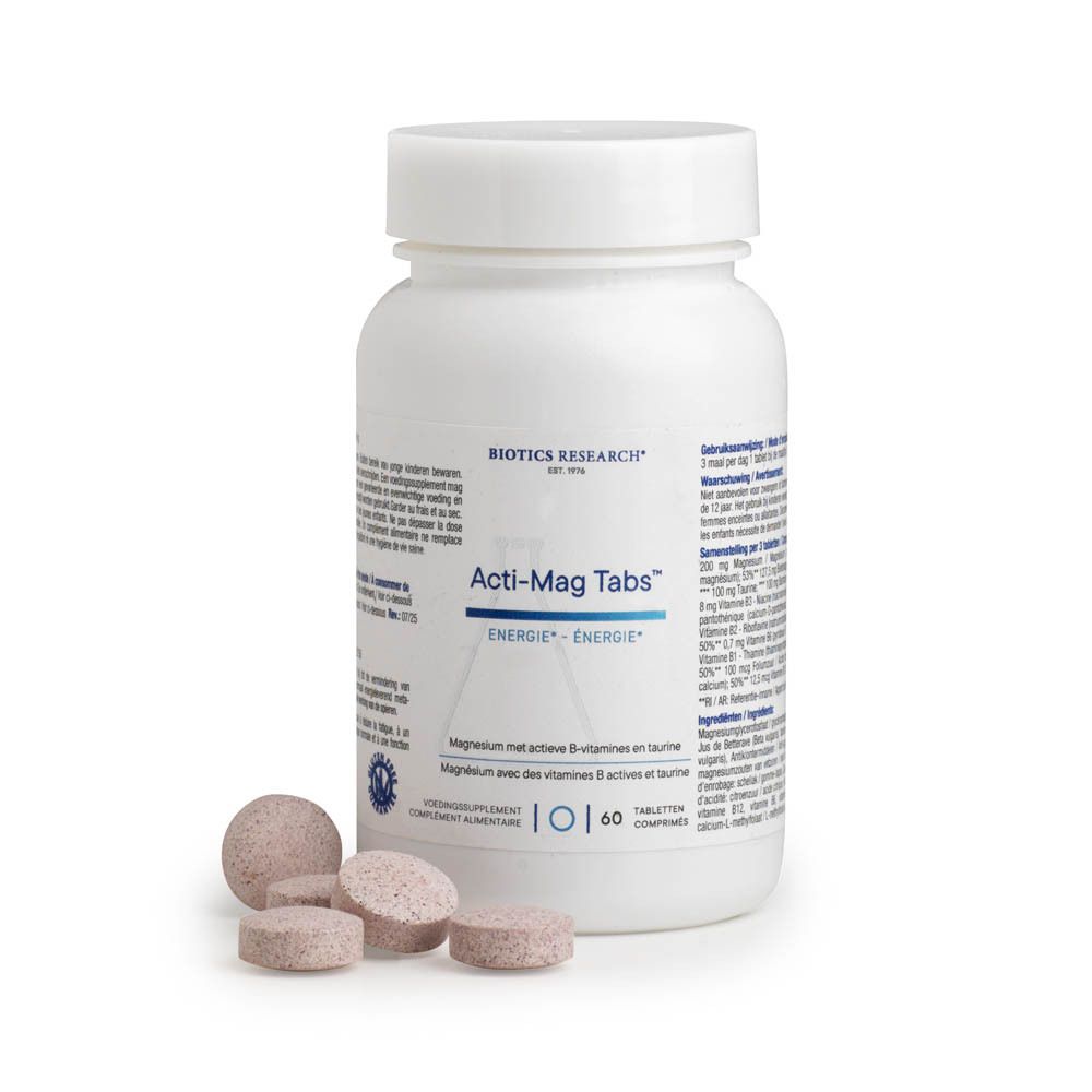 Weiße Flasche Acti-Mag Tabs. Aufschrift: BIOTICS RESEARCH. 60 Tabletten. Tabletten liegen daneben.