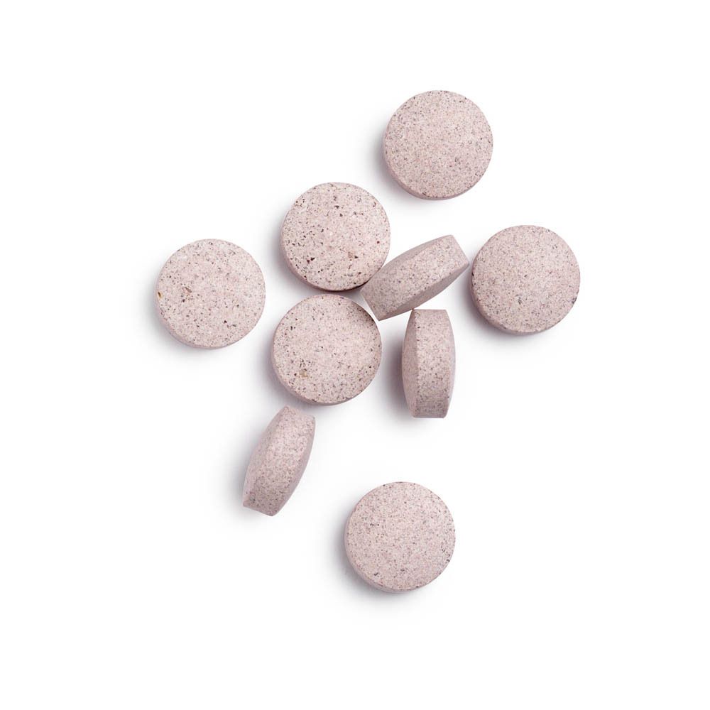 Acht runde, rosafarbene Tabletten. Keine Beschriftung sichtbar. Auf weißem Hintergrund.