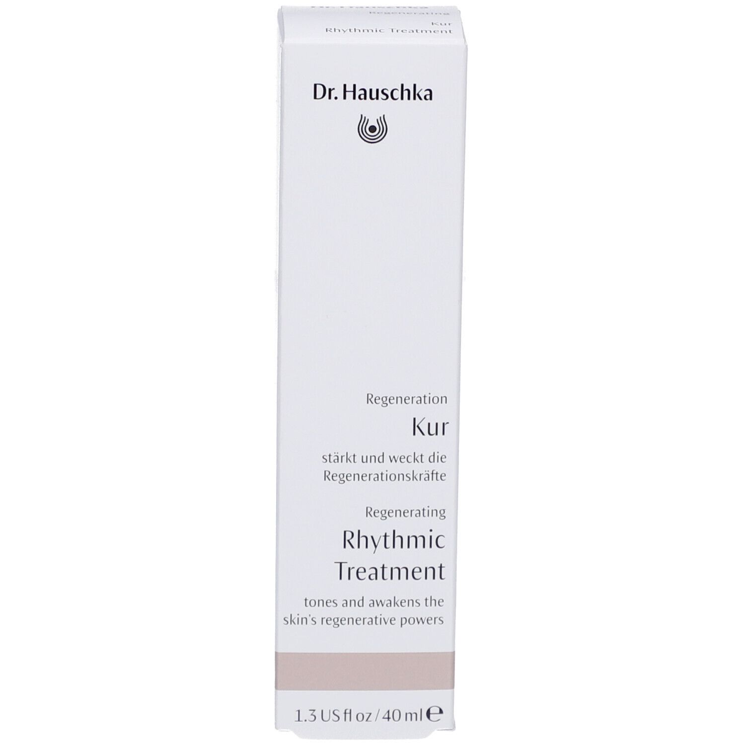 Emballage blanc avec nom et logo du produit. Texte multilingue. Informations produit.