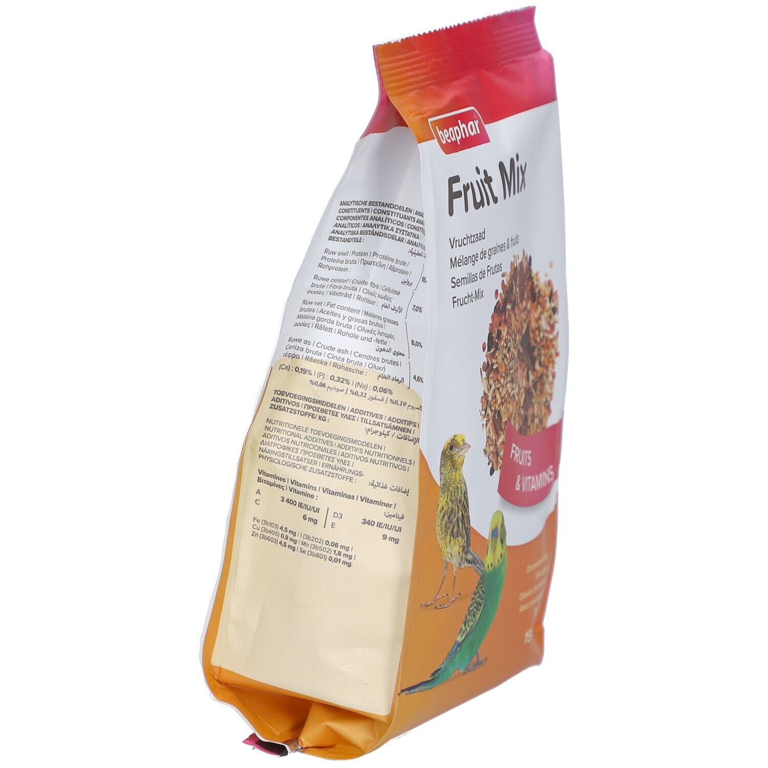 Schrägansicht eines Beutels mit Vogelfutter. Aufdruck "Fruit Mix" und "Beaphar". Rückseite mit Text in verschiedenen Sprachen.