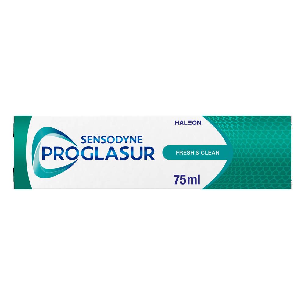 Tube de dentifrice Sensodyne Proglasur, 75ml. Texte : Fresh & Clean. Design bleu et blanc. Marquage vert.