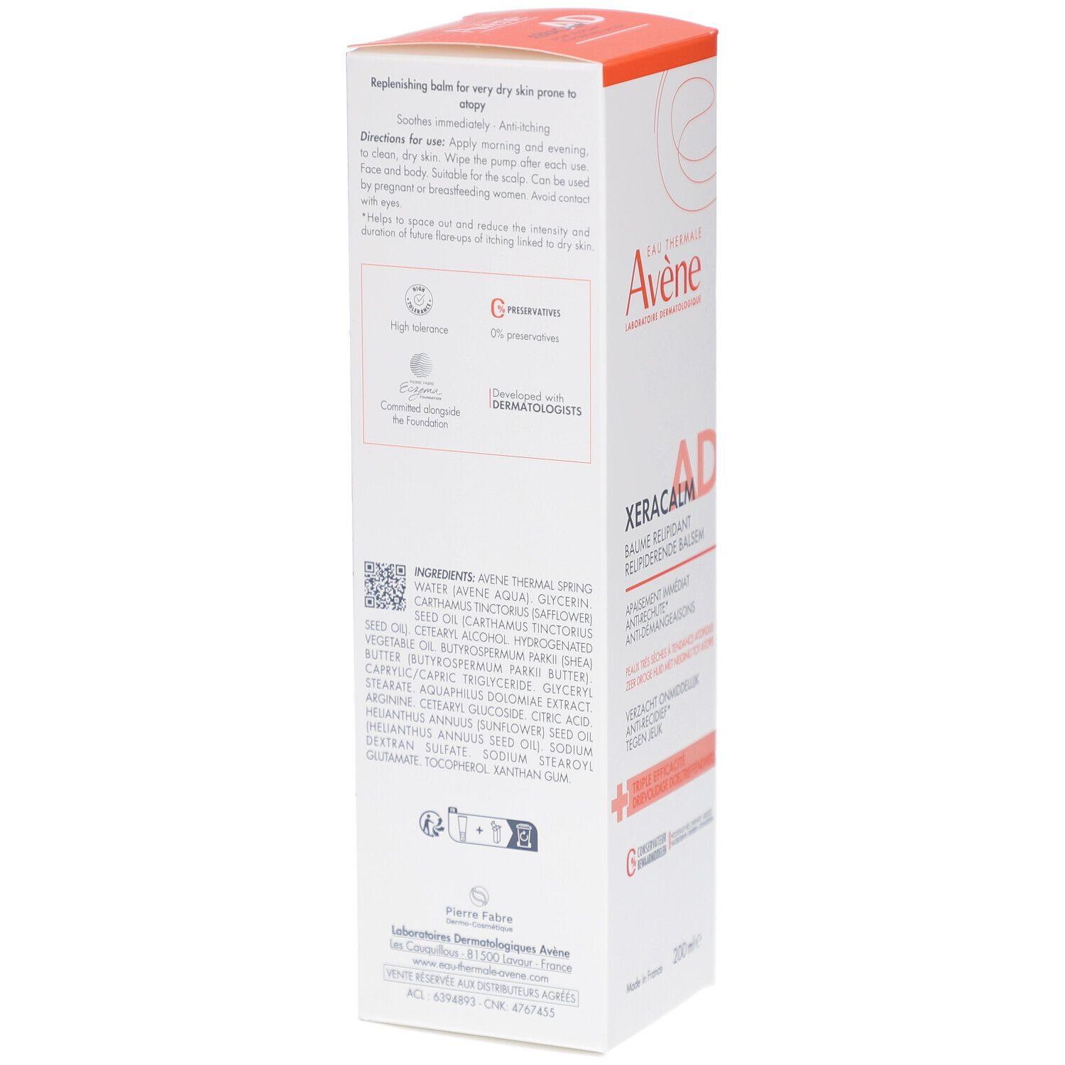 Weißer Karton. Text und Inhaltsstoffe. QR-Code. Aufschrift: XeraCalm A.D Baume. 200 ml.