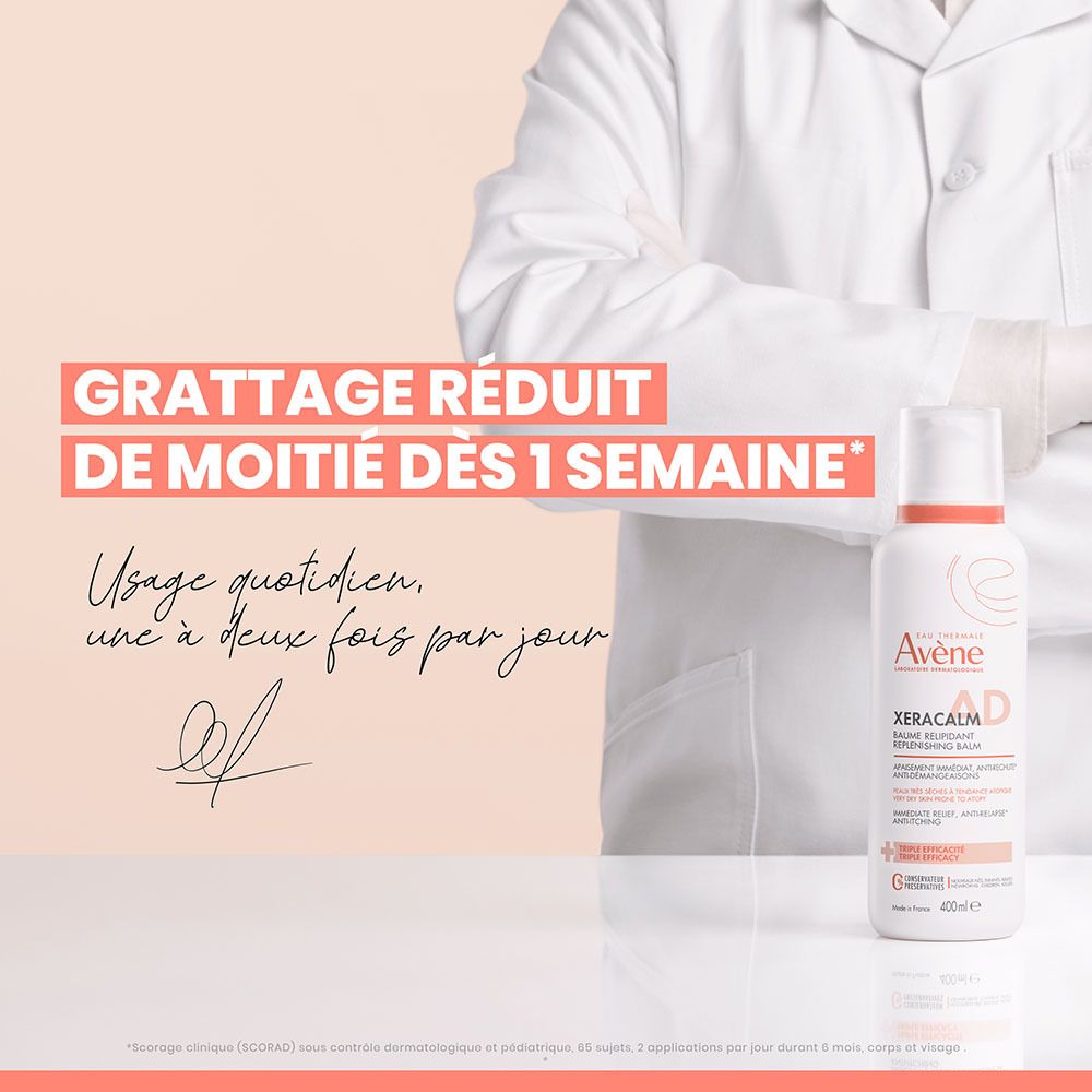 Flacon blanc avec bouchon blanc et anneau orange. Texte: Eau Thermale Avène Xeracalm AD Baume Relipidant.