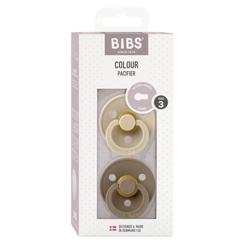 BIBS Schnullerduo in Verpackung. Zwei Schnuller, hellbraun und dunkelbraun, in einer Box mit Sichtfenster. Größe 3.