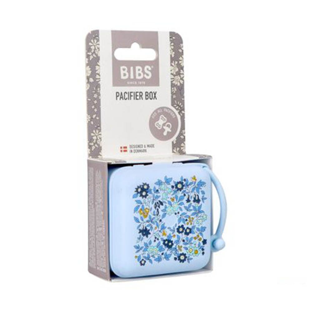 Boîte à sucette BIBS Liberty Blue. Boîte bleu clair avec motif floral. Emballage avec logo BIBS.