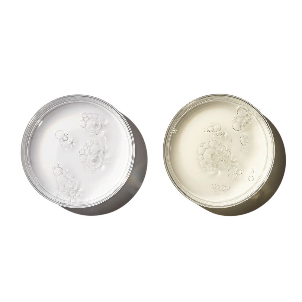 Deux coupelles de liquide. Textures différentes. Pour comparaison.