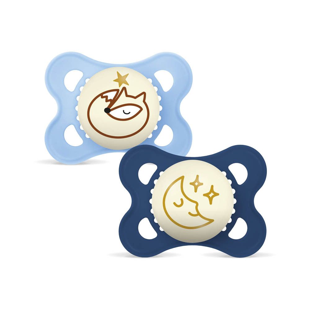 Deux sucettes MAM Original Nuit en silicone, 0-6 mois, bleues et beiges, avec fonction lumineuse nocturne.