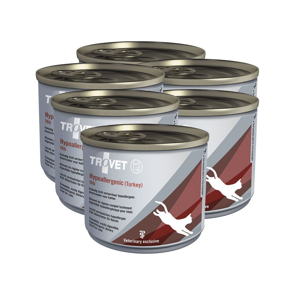 Cinq boîtes de nourriture pour chats, étiquetées. Inscription : Hypoallergenic (Turkey).