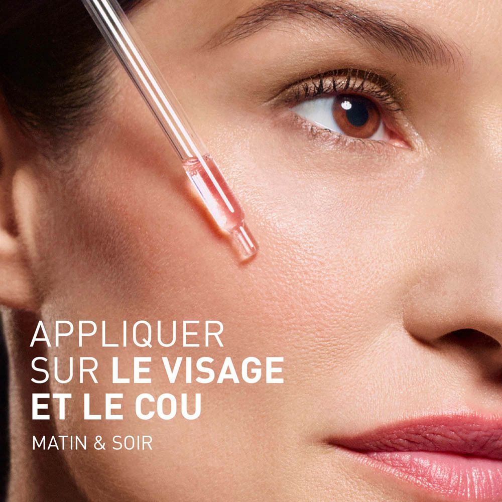 Application du sérum sur le visage et le cou. Informations textuelles en français.