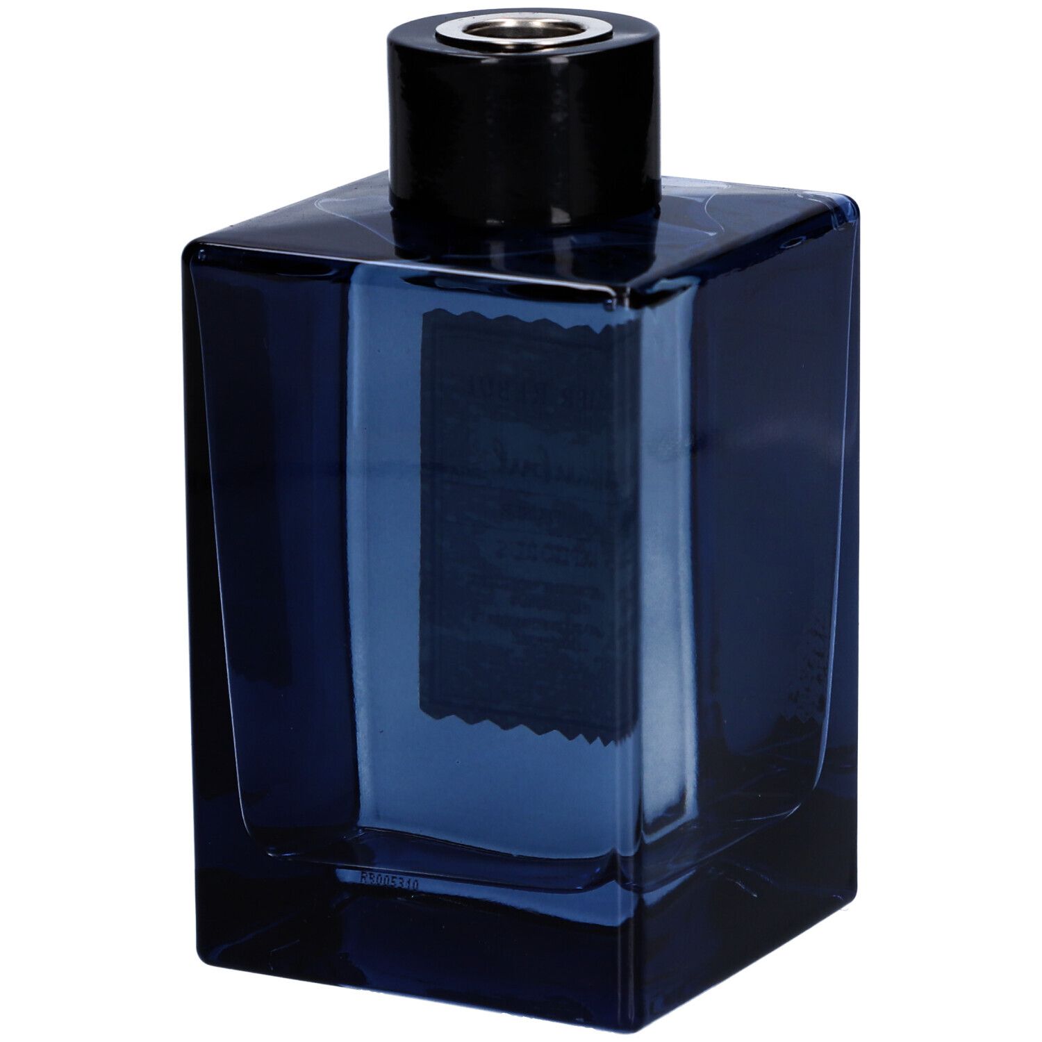 Blauer Glasdiffusor mit schwarzem Deckel. Keine Etiketten sichtbar.