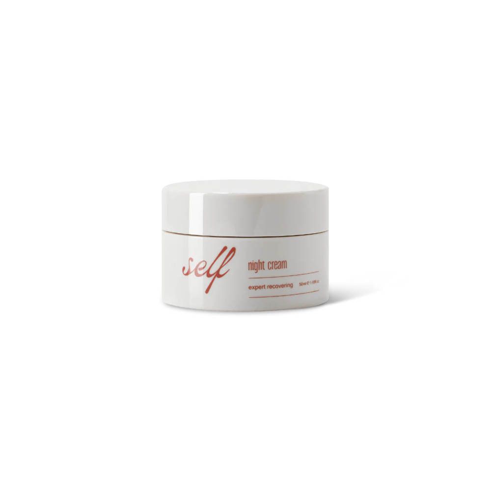 Pot de crème blanc. Inscription "self", "night cream", "expert recovering". Texte rouge. 50ml/1.69 fl.oz.