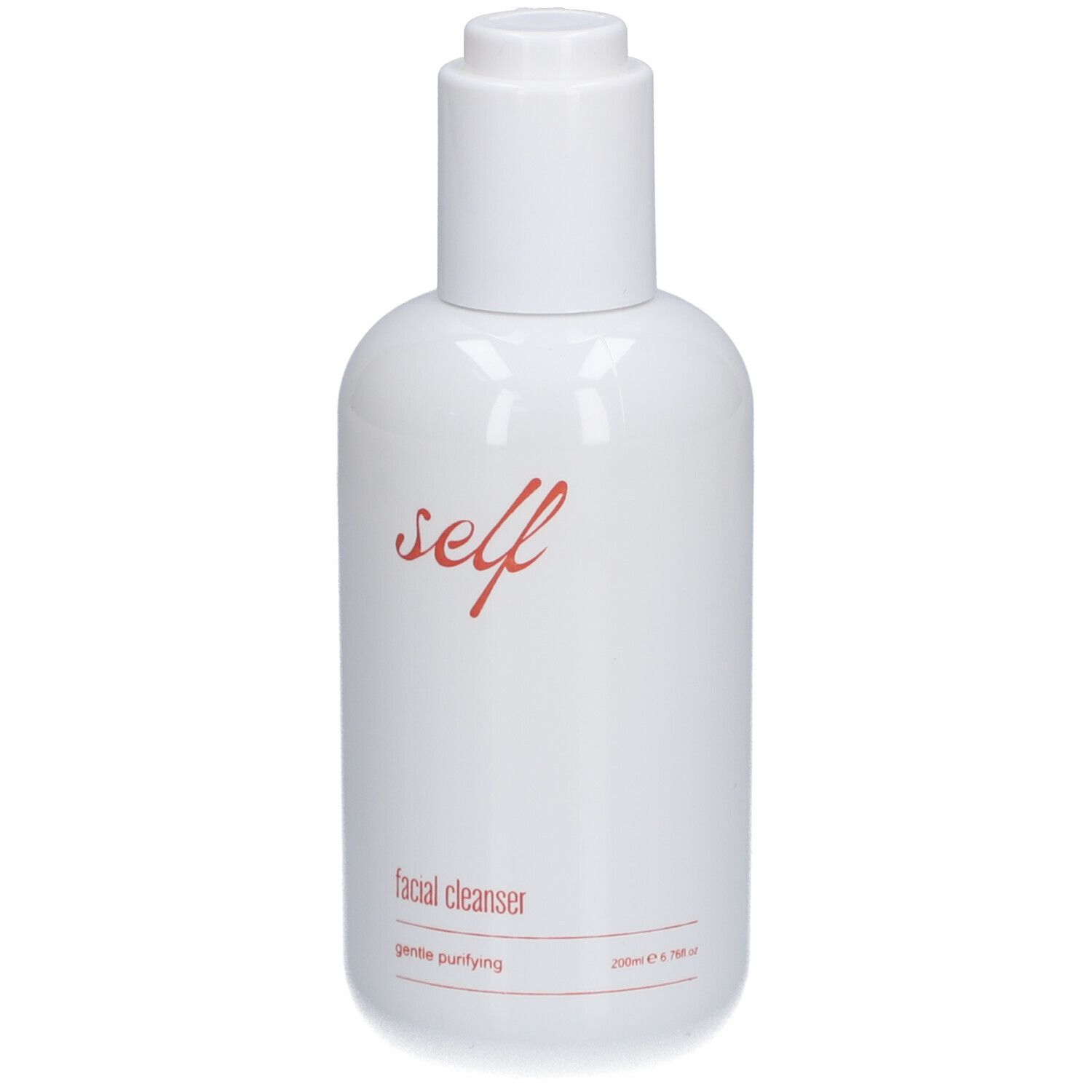Weiße Flasche mit rotem Schriftzug "self" und "facial cleanser". Pumpverschluss. Aufschrift "gentle purifying".