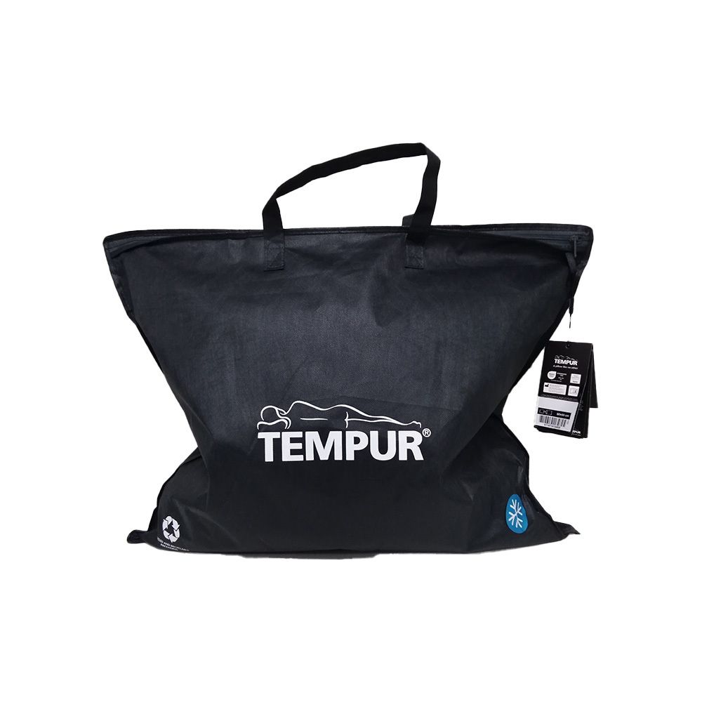 Schwarze Tragetasche mit Griff. TEMPUR-Logo und Etikett.