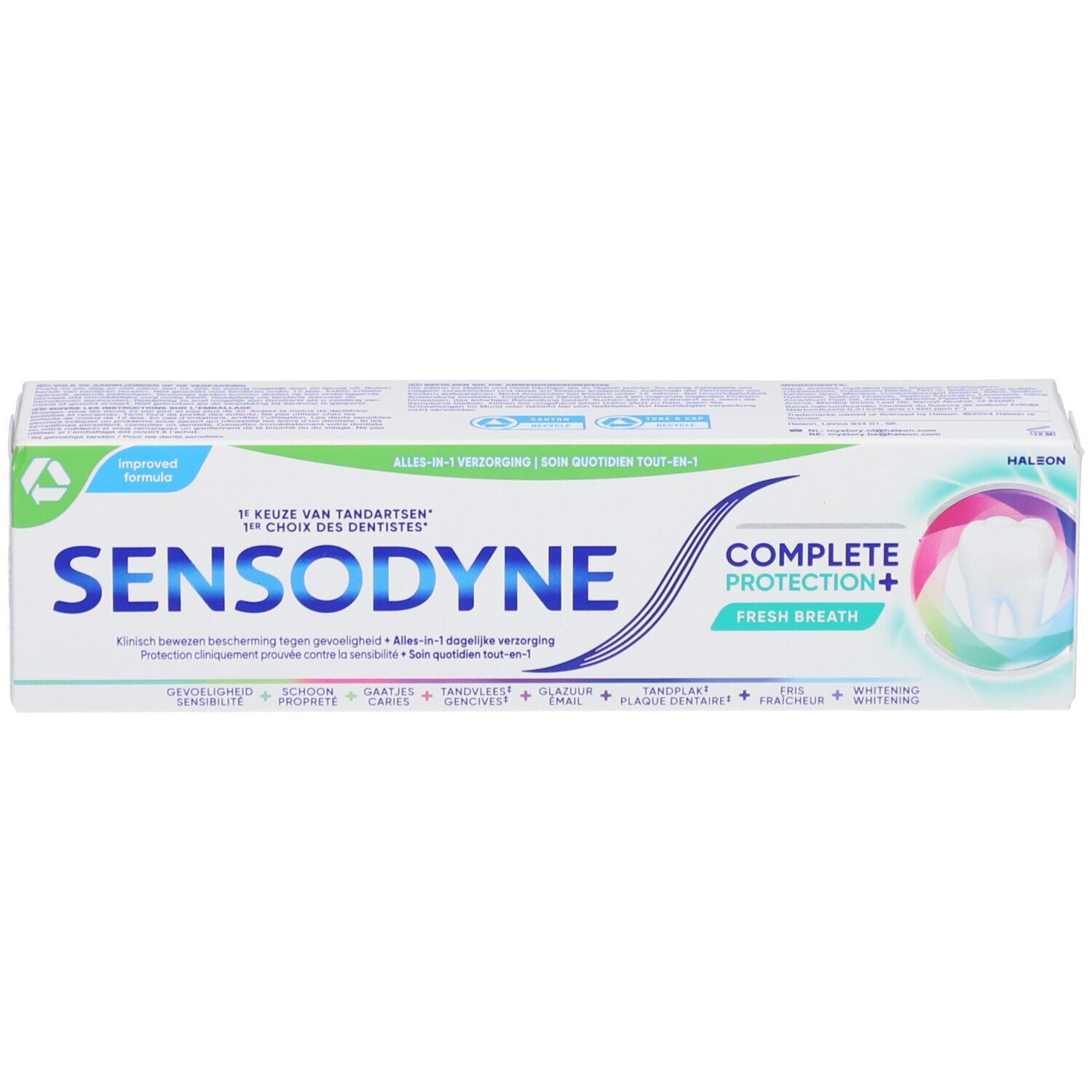 Zahnpasta-Verpackung. Sensodyne Complete Protection+ Frischer Atem. Weiß, blau, grün. Text: Alles-in-1, Schutz, Frischer Atem.