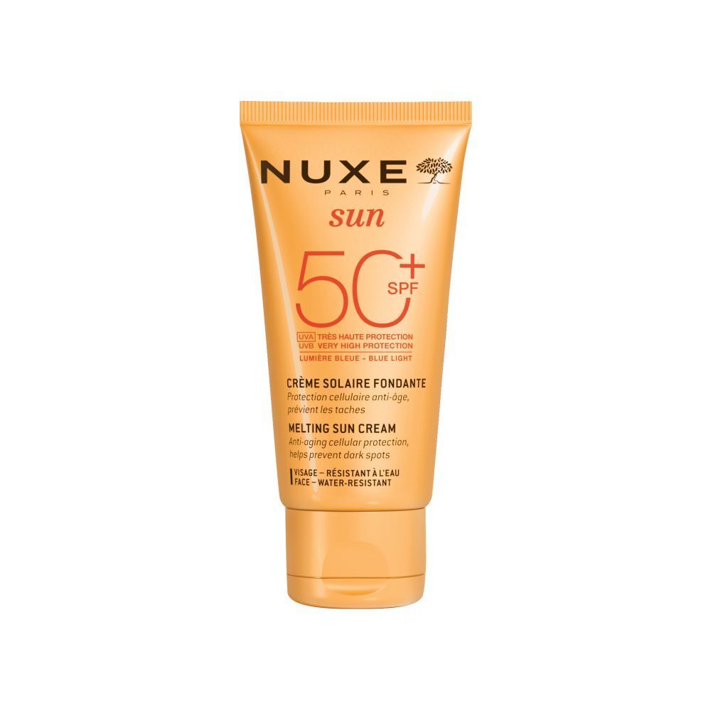 Tube de crème solaire dorée. Inscription: Nuxe Sun, SPF 50+. Texte: Crème Solaire Fondante, Melting Sun Cream. Résistant à l'eau.