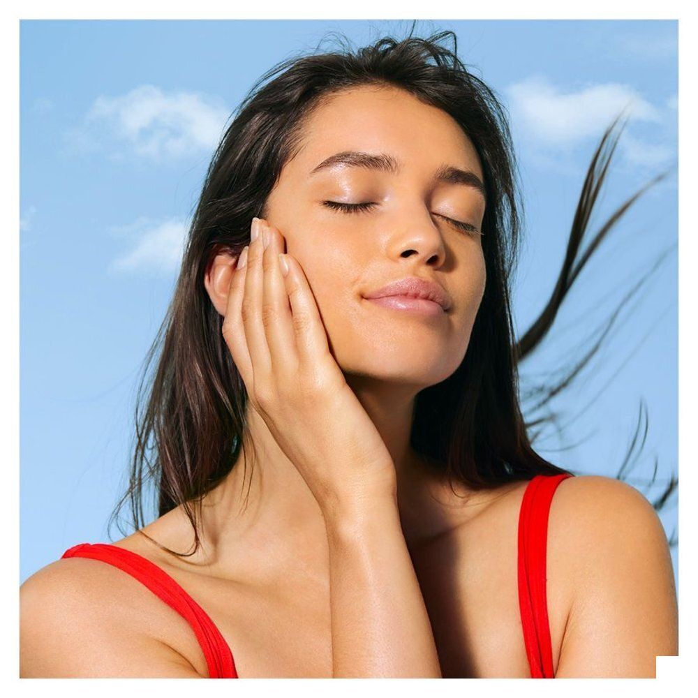 Lait Fraîcheur Après-Soleil Nuxe Sun en tube doré, motif arbre et soleil.
