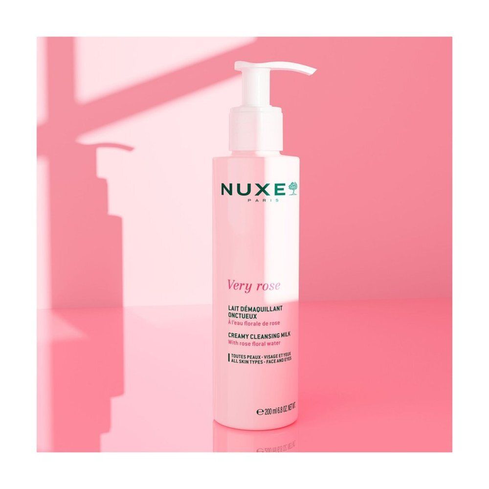 Lait démaquillant Nuxe Very Rose dans un flacon rose avec pompe, vue de face.