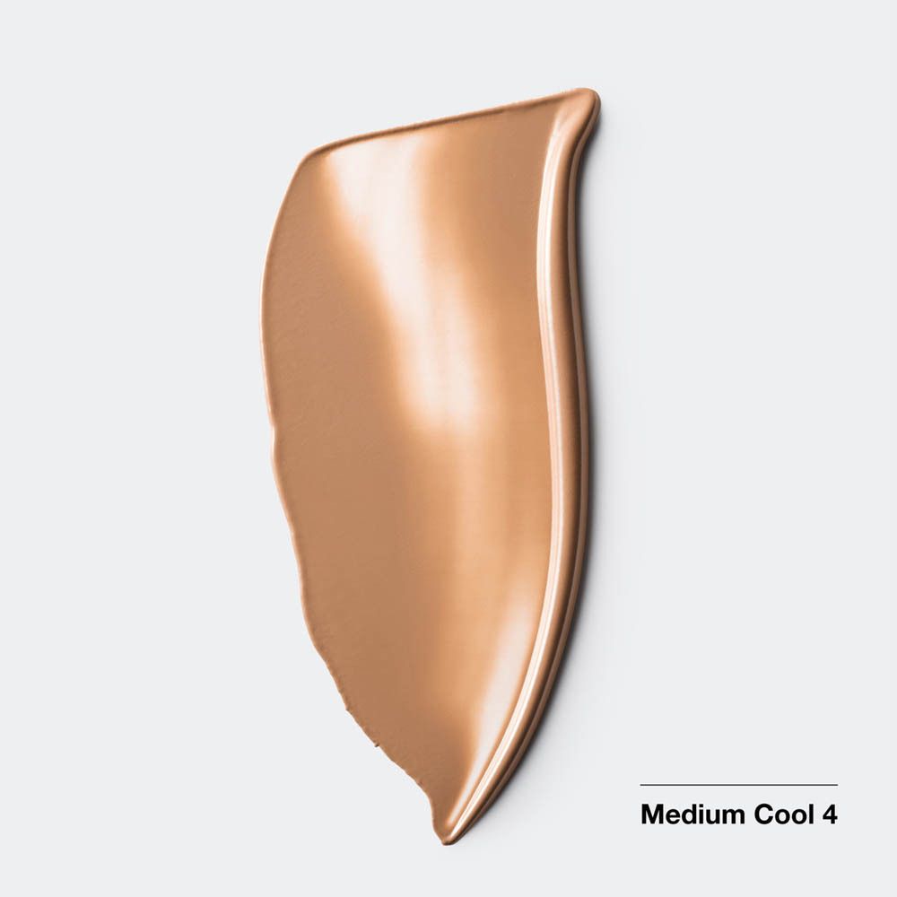 Make-up-Abstrich in Medium Cool 4. Beige-Farbton. Produktname und Farbtonbezeichnung.